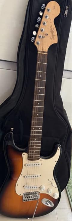 Squier ストラトキャスター ＋ フェンダーギターケースのサムネイル