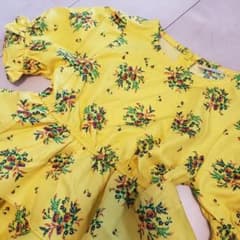 ワンピース 黄色 花柄のサムネイル