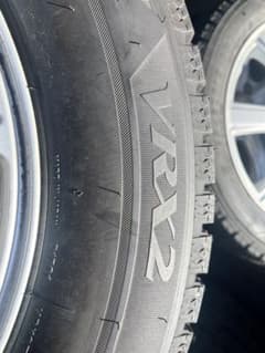イボ付きバリ山⭐︎VRX2 スタッドレスタイヤ 215/65R16のサムネイル