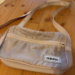 adidas アディダス ミニショルダーバッグ サコッシュ 軽量　【美品】のサムネイル