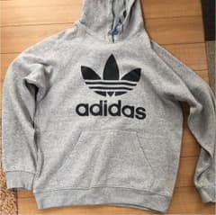 adidasパーカーのサムネイル