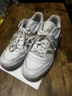 adidas スニーカーのサムネイル