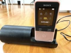 [z995]SONY ウォークマン ピンク 充電器・スピーカー付き z995]SONY ウォークマン ピンク 充電器・スピーカー付き - メルカリ