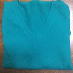 ユニクロUNIQLO カシミヤ Vネック　セーター　Sサイズ　グリーンのサムネイル