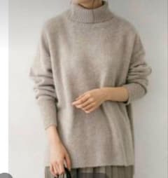 【未使用品】かぐれ　ヘアリーウール　タートルネックニット グレージュ ゆったりのサムネイル