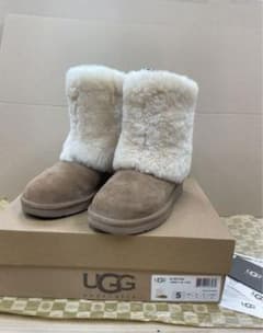 UGG ムートンブーツ　ベージュのサムネイル