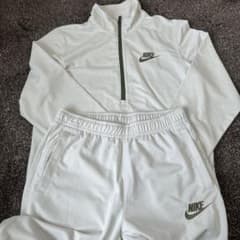 NIKE ホワイト ジップアップジャージ　試着のみ美品のサムネイル