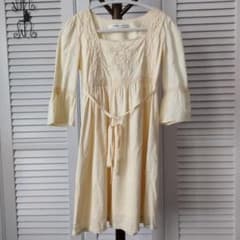 Prosperity Seance 薄黄色刺繍ワンピースのサムネイル