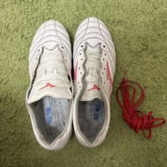 MIZUNO サッカースパイク ホワイト レッド Mizuno サッカースパイク ホワイト レッド - メルカリ