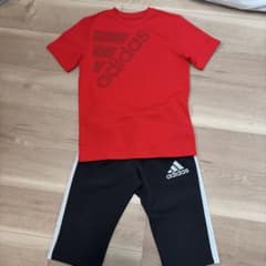 adidas キッズ 半袖Tシャツ レッド adidas ハーフパンツ　ブラックのサムネイル