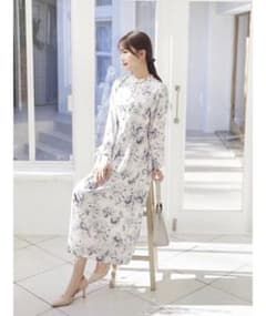pomu様専用♡フローラルタックワンピースのサムネイル