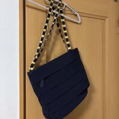 美品】サルヴァトーレフェラガモ ゴールドチェーンプリーツバッグ 