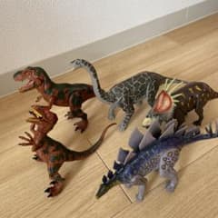 恐竜フィギュアのサムネイル