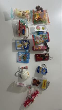 お菓子 カプセルトイ まとめ売りのサムネイル