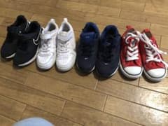 Nikeスニーカー18センチ3足セット+ converseスニーカー まとめ売りのサムネイル
