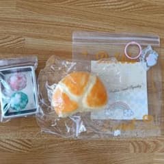 Bubble Land 焼き立て丸パン(バター泥)のサムネイル