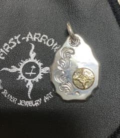 【廃盤品】FIRST ARROW's カラ草彫り平打ちタタキメタル　k18 レア 廃盤品】FIRST ARROW's カラ草彫り平打ちタタキメタル k18 レア - メルカリ