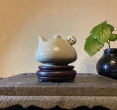 16世紀・艶美】2点セット・青白磁（影青）耳付水滴・展示台付 安南 