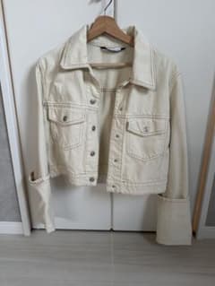 ZARA クリーム色 クロップドジャケット Mのサムネイル