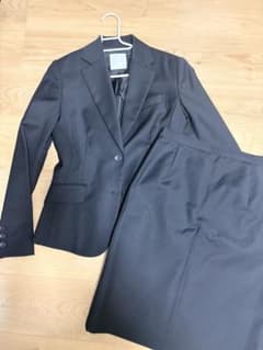 黒いビジネススカートスーツ リクルートスーツのサムネイル