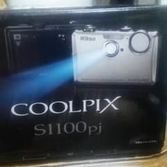 NIKON.COOLPIX   S1100pj.シルバーカメラのサムネイル