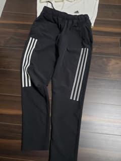 adidasのサムネイル