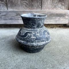 実家整理　古い土器の小壺と大きな蓋の欠片 実家整理 古い土器の壺 - メルカリ