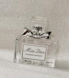【新品未使用】試供品　dior  ミニ香水　ブルーミングブーケのサムネイル