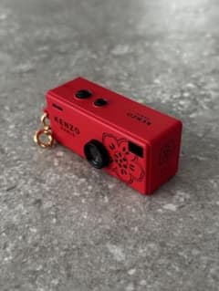 KENZO】 THUMB デジタルカメラ & フラワーチャーム《非売品》 - メルカリ