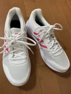 adidas スニーカーのサムネイル