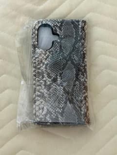 ヘビ柄 iPhone16 用ケース 未使用のサムネイル
