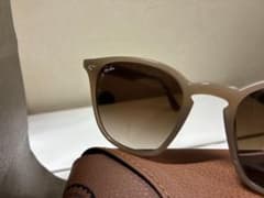 Ray-Ban サングラス ベージュ系のサムネイル