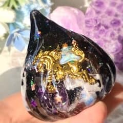 キラキラ black♥馬♥ねじねじ宝珠✨オルゴナイト - メルカリ