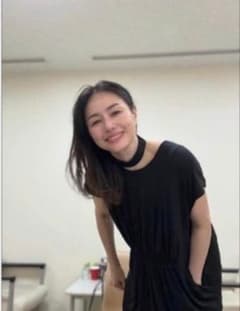 loin. シルクノースリーブ 38 ロワン タンクトップ　井川遥　ブラック 井川遥公式インスタグラム（＠loin.official）より - スポニチ