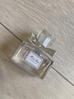 Miss Dior 女性用香水のサムネイル