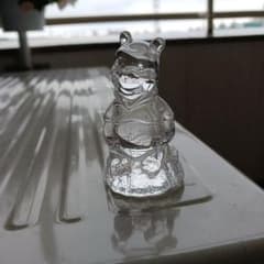 ガラス製プーさんのペーパーウェイトのサムネイル