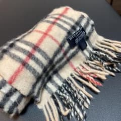 Burberryのマフラーのサムネイル