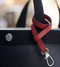 Hervé Chapelier L レザーストラップ チャーム 赤 新品.未使用 Hervé Chapelier L レザーストラップ チャーム 赤 新品.未使用 - メルカリ