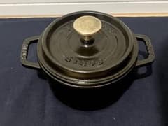 STAUB ストウブ ラ・ココット 14cm ブラック 両手鍋 真鍮ノブ STAUB ストウブ ラ・ココット 14cm ブラック 両手鍋 真鍮ノブ - メルカリ