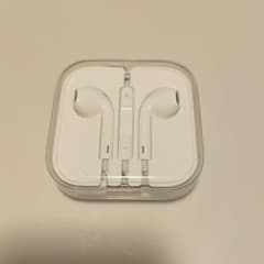 【りーたんゆーたんまま様専用】iPhone6付属の純正イヤホン 新品未使用品のサムネイル