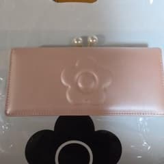 新品 MARY QUANT エンボスデイジーパール パース パールピンク 長財布 公式】【エンボスデイジーパール パース】マリークワント MARY QUANT