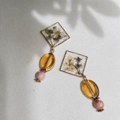 押し花ピアスのサムネイル