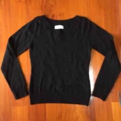 美品NINE HALF黒のニットセーターのサムネイル