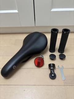 期間限定値下　ダホン　スピードファルコ純正サドル　グリップ　シートポストホイールのサムネイル