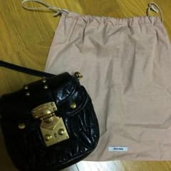 popo様専用miumiu ポシェット ショルダーのサムネイル