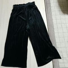 黒  プリーツベロアパンツのサムネイル