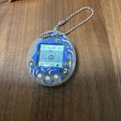 海で発見 ‼︎たまごっち クリア スケルトン 波 ブルー 緑 裏蓋