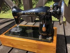 縫えます　レザー　厚物 ハンドル付き　手回し　アンティークミシン　 SINGERのサムネイル