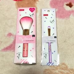 ダイソー ガールズトレンド研究所 ブラシ 2本セットのサムネイル