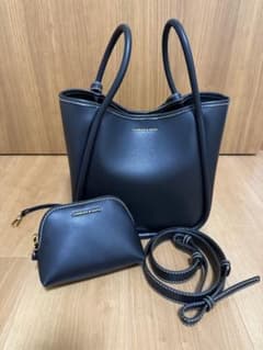 CHARLES & KEITH Lyla ミニライラ チューブラートートバッグのサムネイル